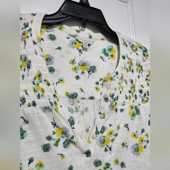 LUCKY BRAND Floral Short Sleeve Shirt Size Medium Vneck - Picture 3 of 5